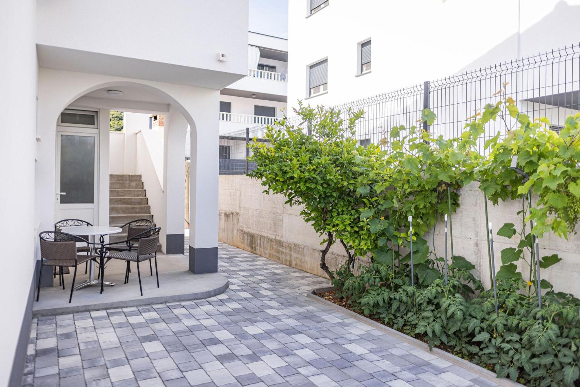 Apartments Veronika Трогир Экстерьер фото
